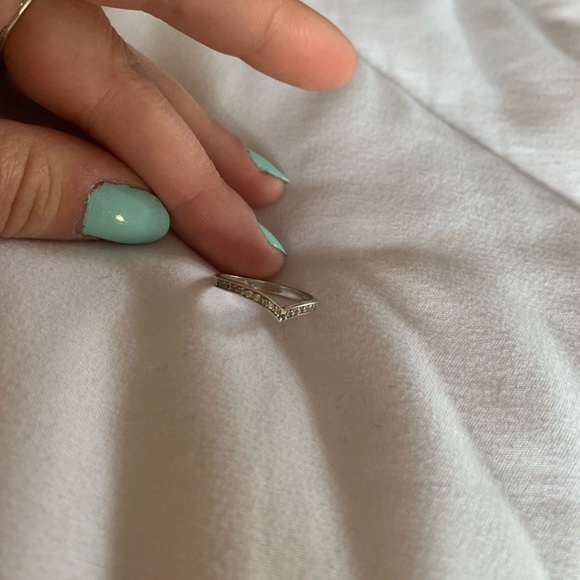 Size 8 V-shaped sterling silver ring - Picture 5 of 5